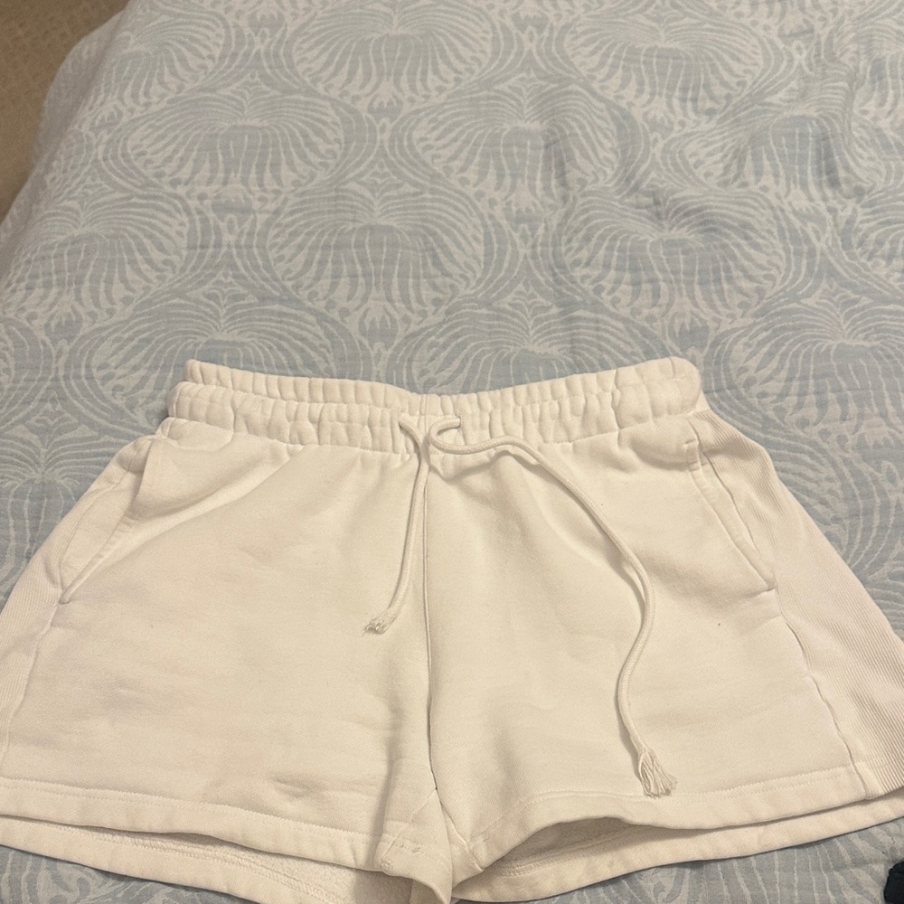 Cozy Sweatfleece Perfect Hi-rise Mini Short: pure white